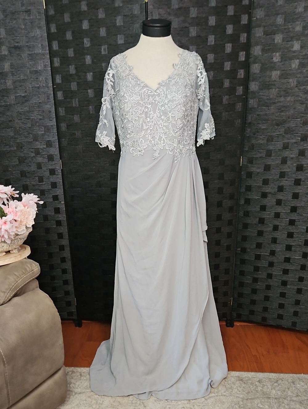 NWT Happy Wedding Elegant Light Gray Lace Appliqué Evening Gown Size 16